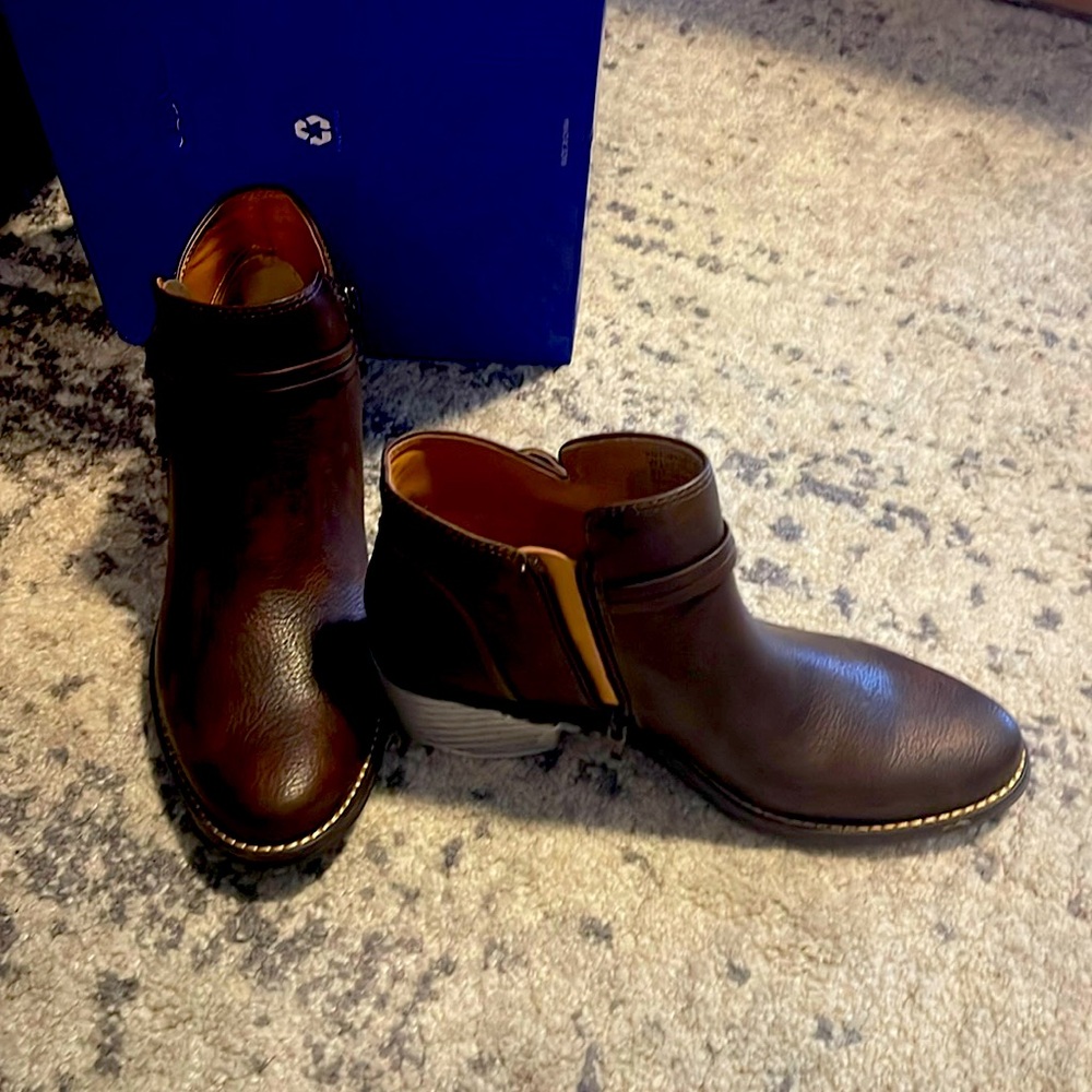 White Mountain Ankle boots